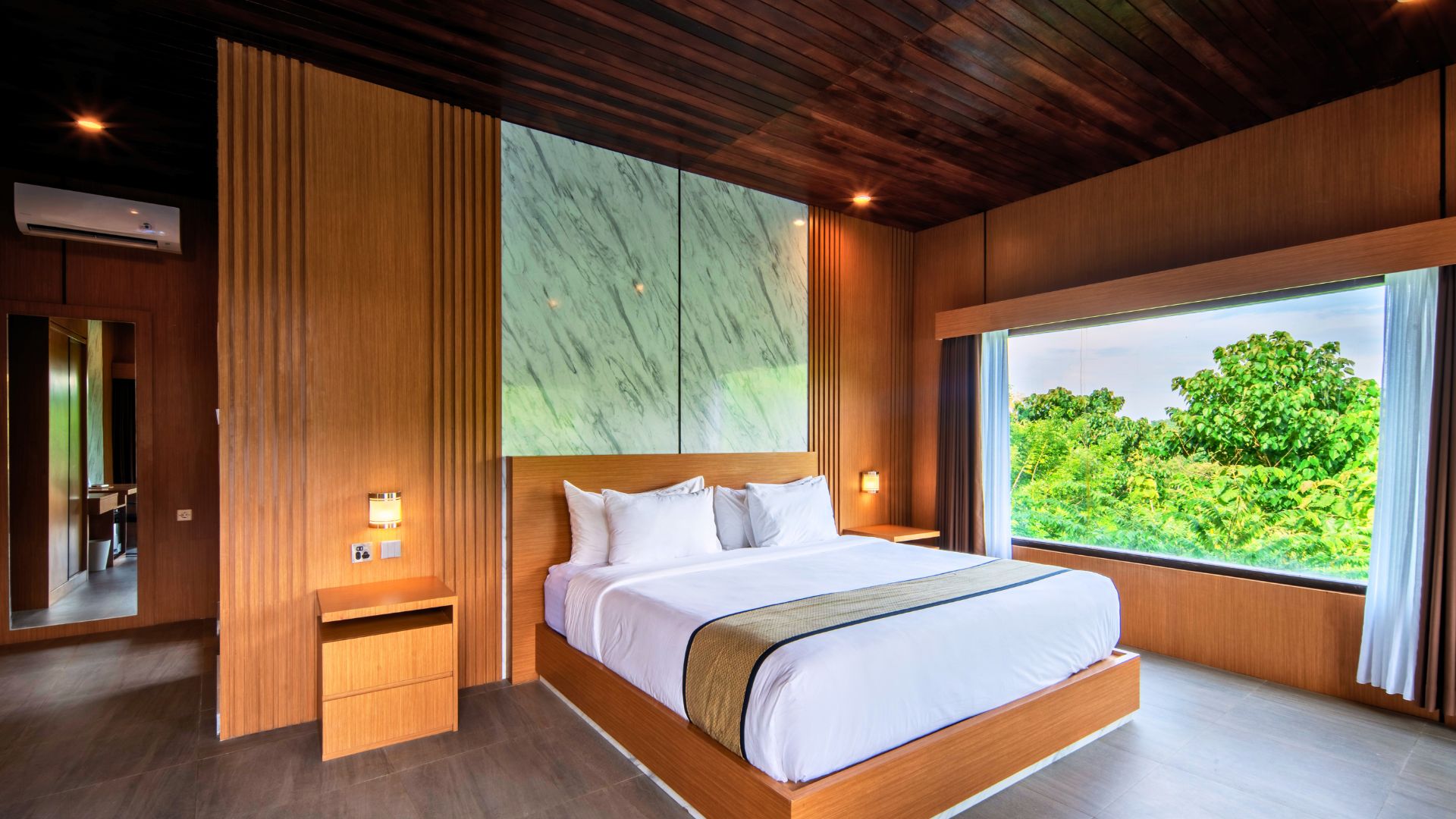 Suite with Mountain View